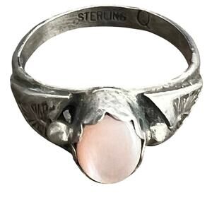 Native American vintage sterling silver Q pink stone pinky ring - size 4.25